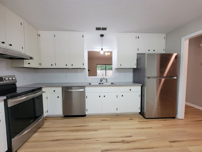 Photo - 2 bedroom/ 2 bath duplex for rent in NE Tallahassee, woodfloors, fenced back yard available Augus...