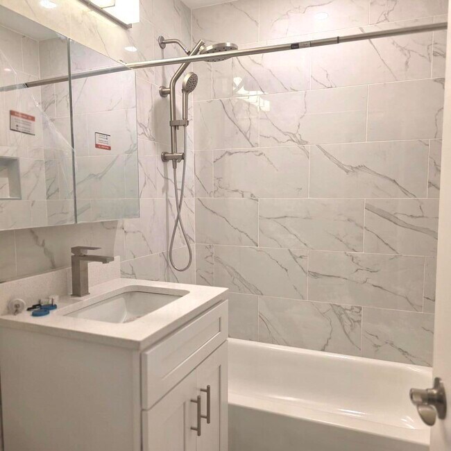 Photo - 607 N Wells St