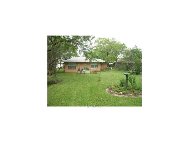 Photo - Bryan - 4 bedroom / 2 bath / fenced in back yard, Home - Available Now