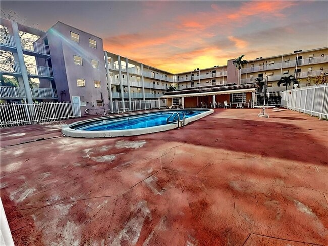 Building Photo - 2800 NW 56th Ave Unit E106 Rental