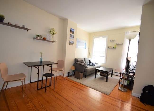 Building Photo - 77 Phillips St Unit 2F