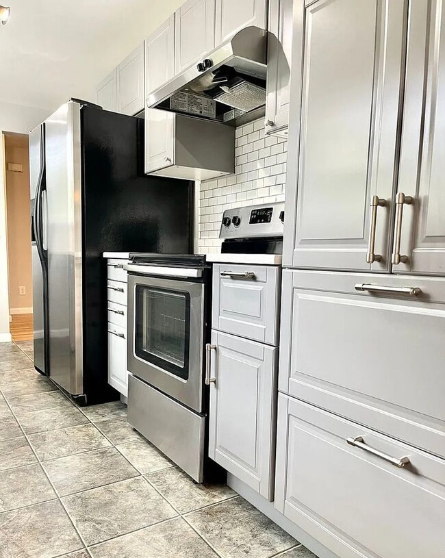 Photo - Beautiful Mid-Century four-bedroom Shoreline