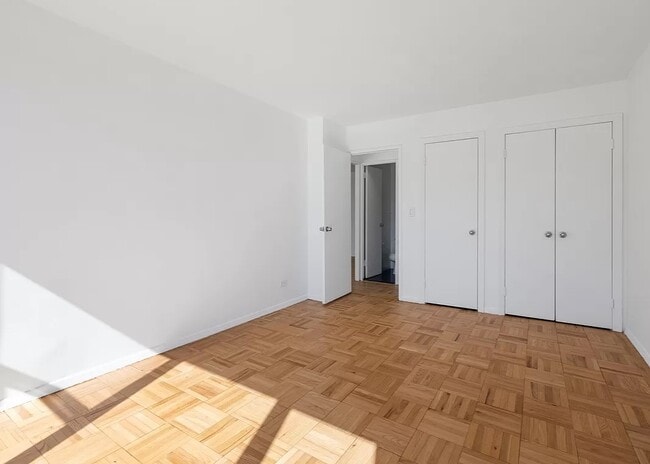 Photo - 308 W 48th St Unidad 3