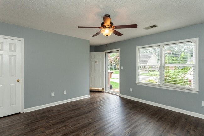 Photo - 139 Rollingwood Dr