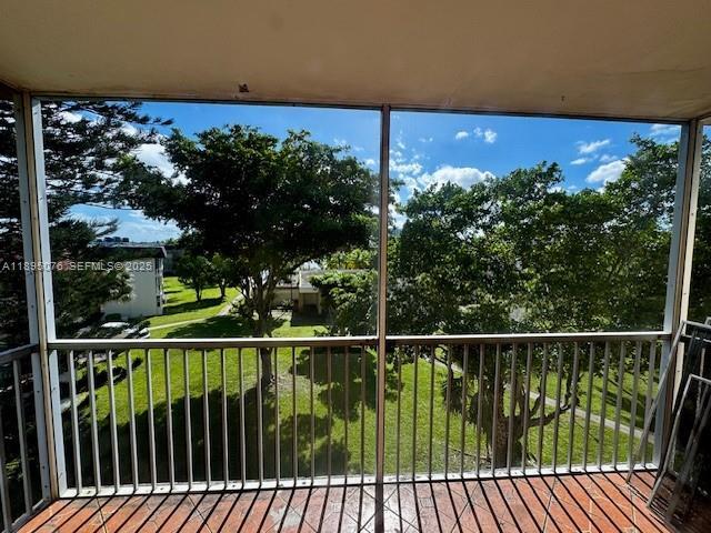 Building Photo - 1450 NE 191st St Unit 401