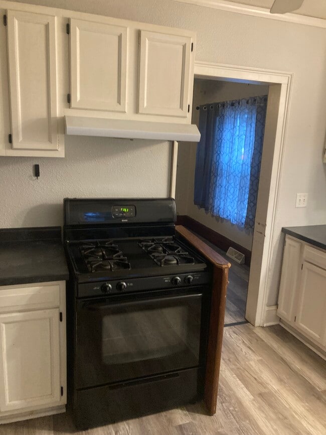 Photo - 1416 St Lawrence Ave