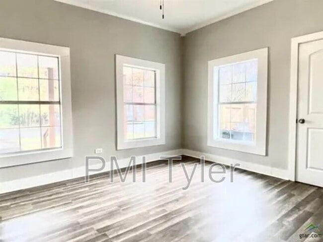 Photo - 1115 S Robertson Ave