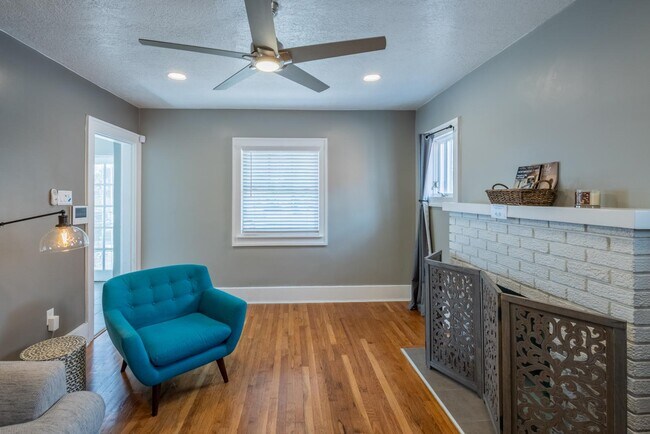 Photo - 722 Marquette Ave NW