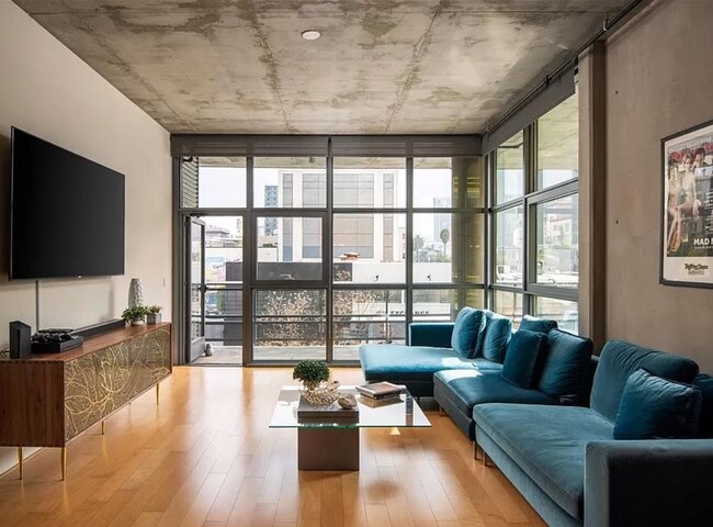 Building Photo - 1494 Union St Unit 201