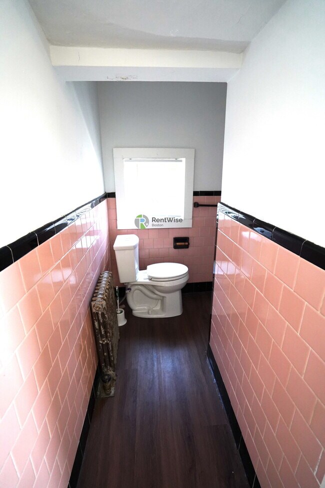 Photo - 218 Banks St Unit 7