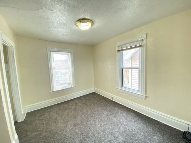 Photo - Newly Renovated 3 Bed, 1 Bath Unit in Pitcairn - Available January 10th!