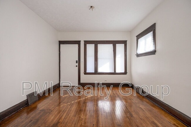 Photo - 2936 E 128th St Unidad Upstairs