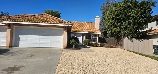 Building Photo - Beautiful Orangecrest Home...