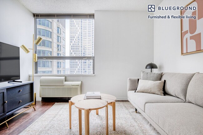 Building Photo - 445 E Ohio St Rental