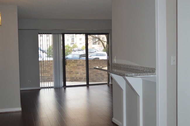 Photo - 5904 Mount Eagle Dr Unit 4-117