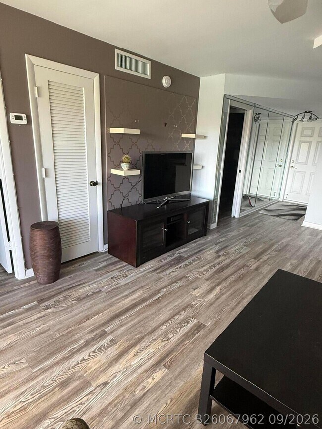 Photo - 610 Tennis Club Dr Unit 408