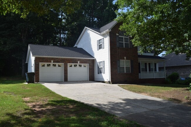 Photo - Spacious and Cozy 3-Bedroom Home in a Grea...