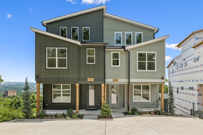 Building Photo - "Spacious 4-Bed, 4-Bath Gem in Nashville -... Rental