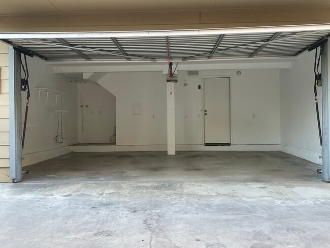 Building Photo - 411 Pioneer Dr Unit #6 Rental