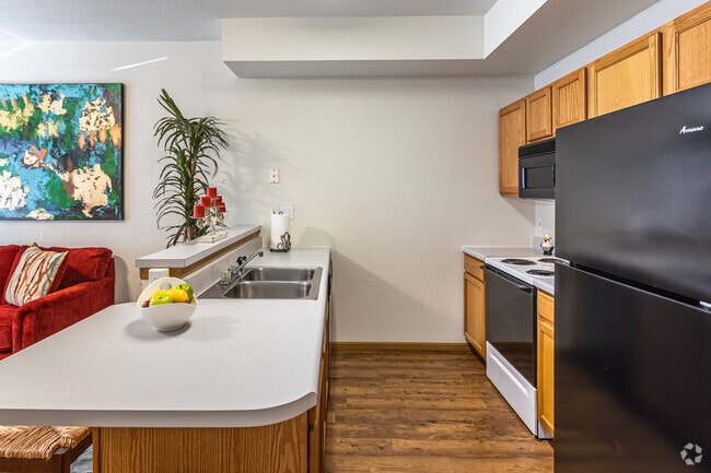 1BR, 1BA - 630 SF