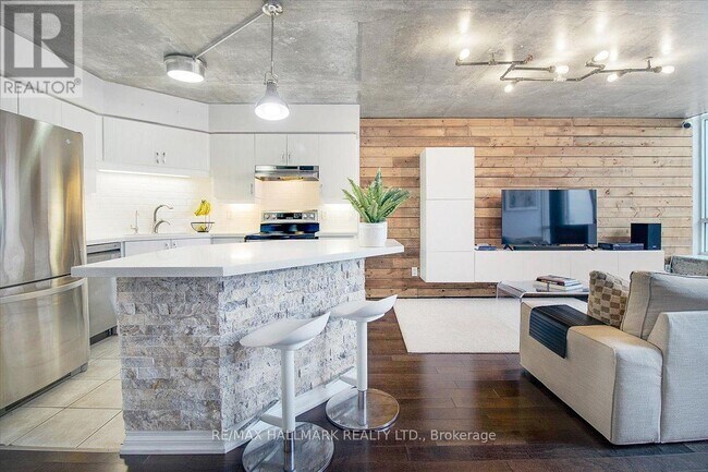 Photo - 250 Manitoba St Unit 725