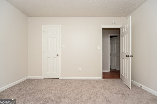 Photo - 235 Nicki Ct