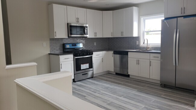 Photo - 643 E 87th St Townhome