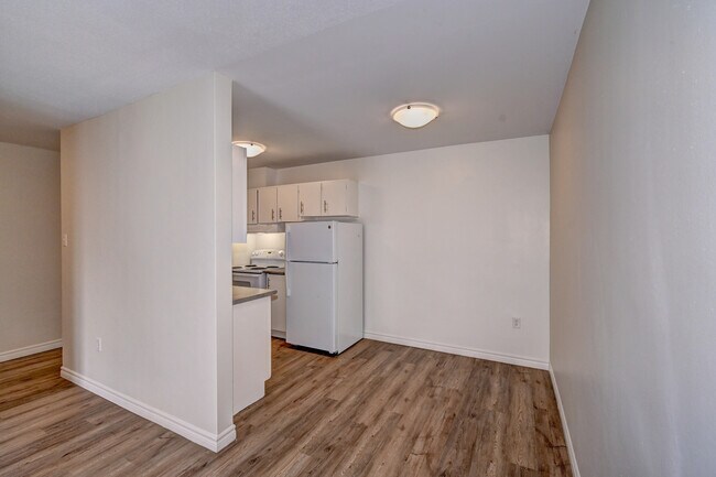 Photo - Lakeview Towers