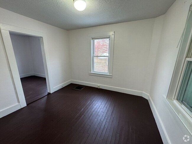 Building Photo - Cozy 2-Bedroom House with Heat Included