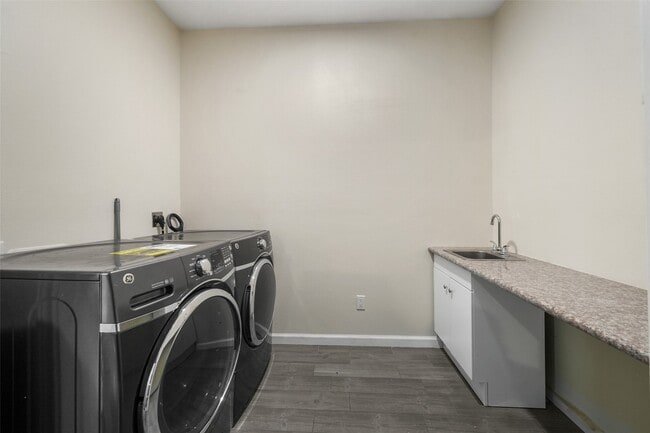 Photo - 16918 Glenheath St