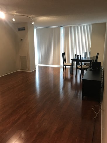 Living room - 200 N Dearborn St Unit 1406