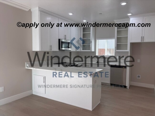 Building Photo - 5453br Unit 5453 #1