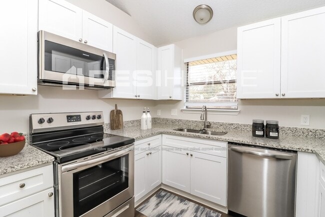 Photo - 4404 Lakeview Dr