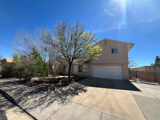 Building Photo - Wonderful 4 bed 3 bath home in Saint George. Private covered balcony with wonderful views. Fully ...