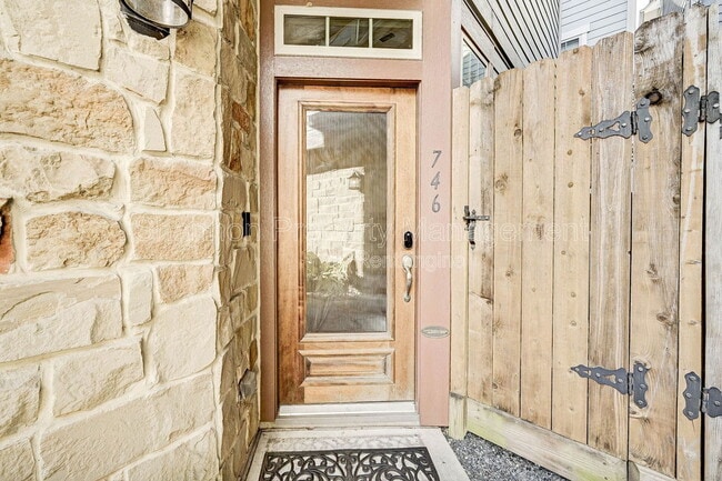 Photo - 746 Nicholson St