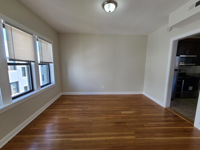 Photo - 4206 N Pulaski Rd Unidad 2E Rental