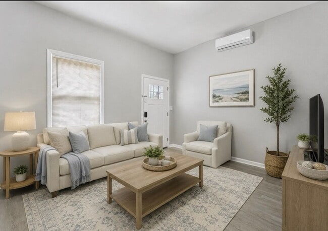 Photo - 816-816 W 38th St Unit 816