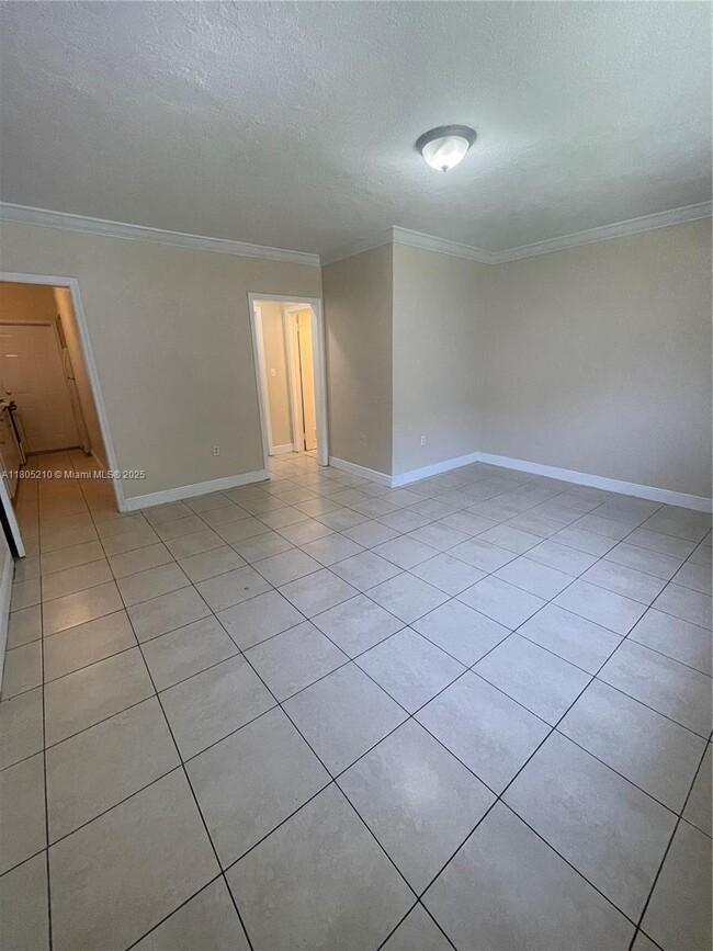 Photo - 555 SW 7th St Apartment Unit 6
