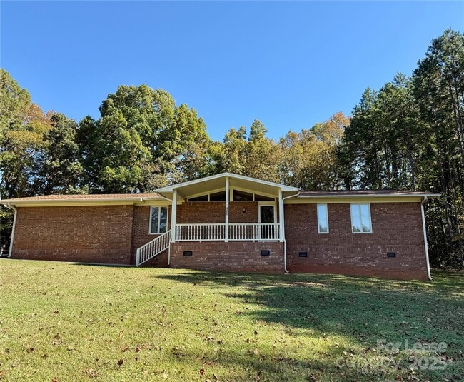 Building Photo - 925 Perth Rd