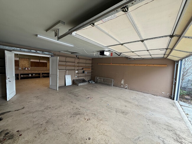 Garage - 1420 3rd Ave SW