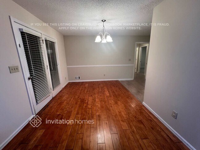 Photo - 2440 Sherrie Ln SW