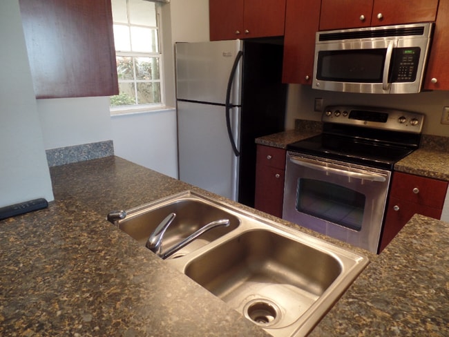 Photo - 2881 N Oakland Forest Dr Unidad 110