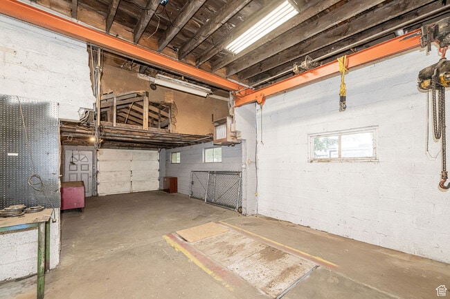 Building Photo - 561 Beverly Ave Unit Massive 1,562 Sq Ft Garag