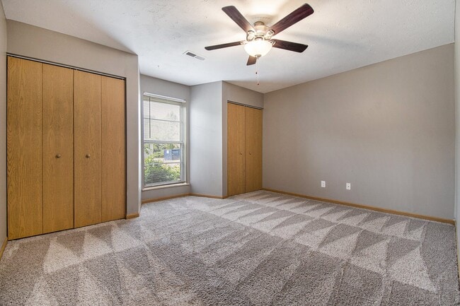 Omaha, NE Beacon Hill Apartments |Bedroom