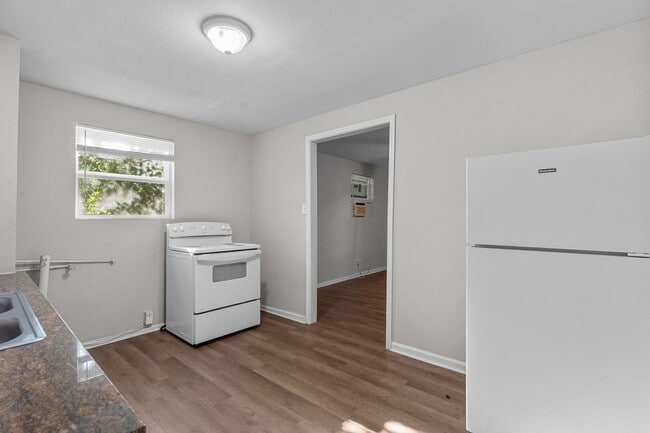 Photo - 2328 Boss St Unit B