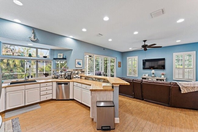 Photo - 19115 SE Coral Reef Ln