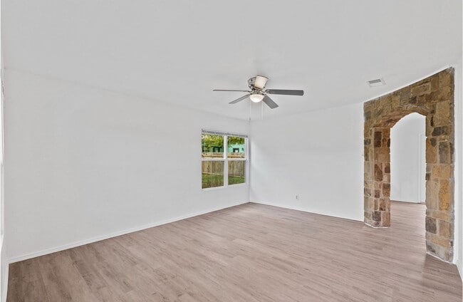 Photo - Beautiful 3 bedroom, 2 bathroom House