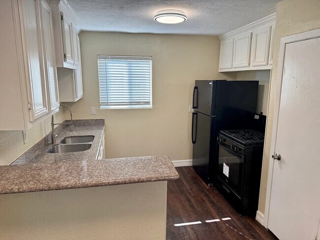 Building Photo - 3906 Rotman St Unit False