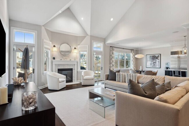 Photo - 1404 High Pond Ln