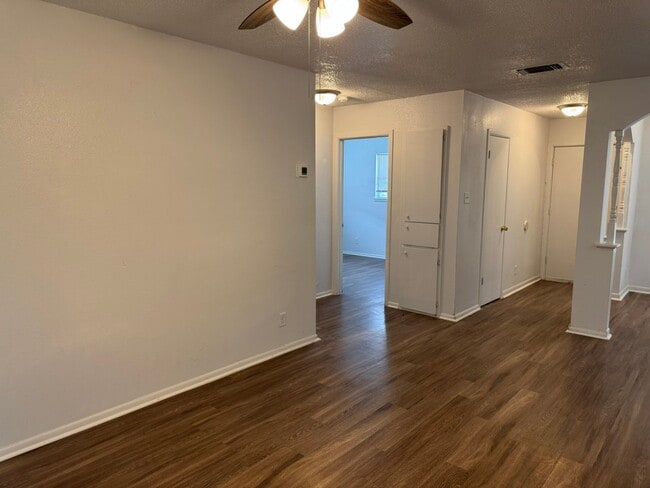 Photo - 132 Meadow Way